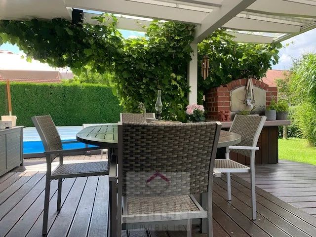 Charmantes Einfamilienhaus mit Pool in Moos